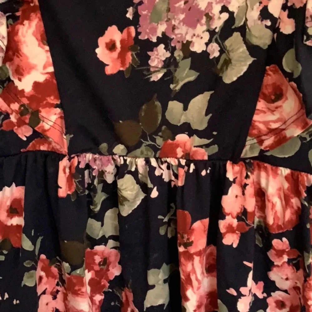 Rose boutique top - Picture 2 of 3